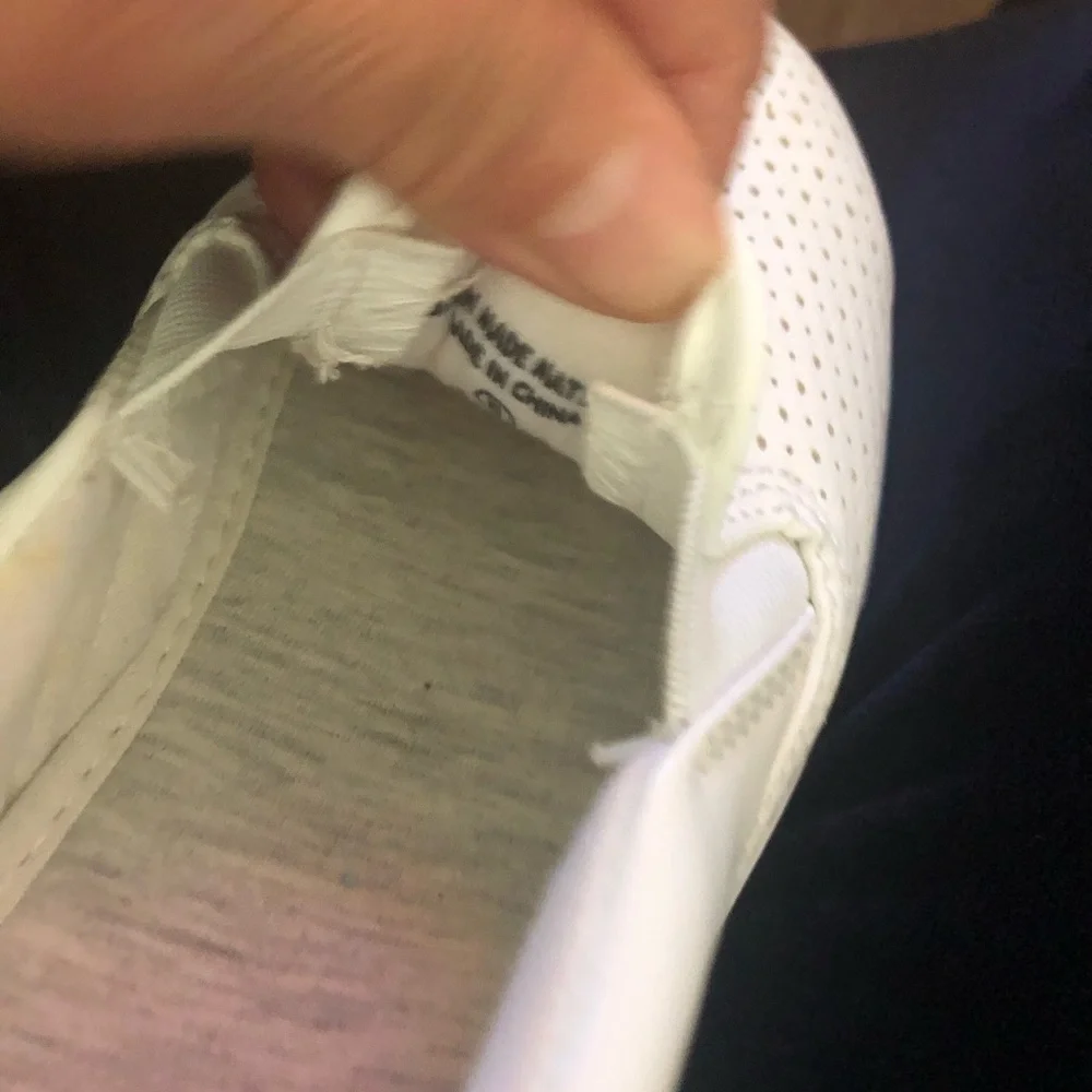 SODA all man tennis shoes